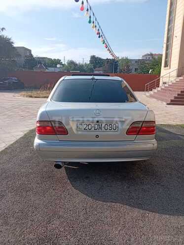 Mercedes E 240-7