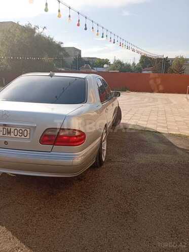 Mercedes E 240-4