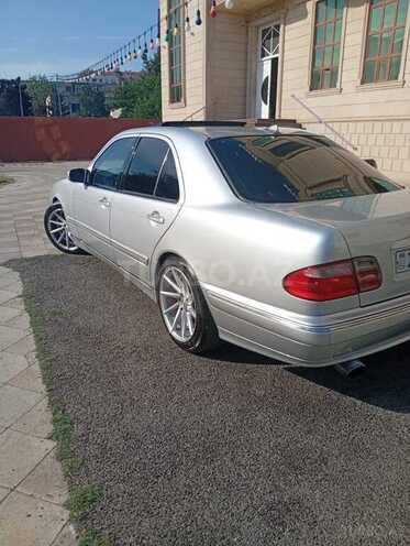 Mercedes E 240-2