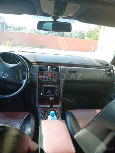Mercedes E 240-8