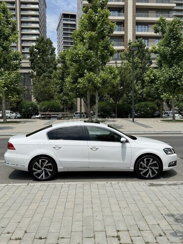 Volkswagen Passat-5