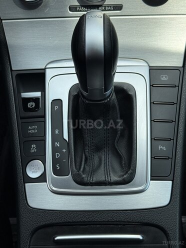 Volkswagen Passat-8
