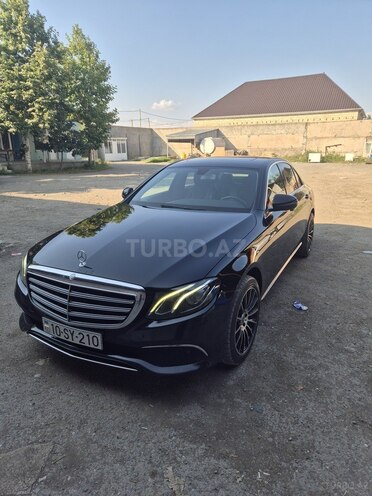 Mercedes E 220 d-11