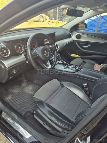Mercedes E 220 d-3