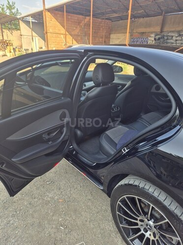 Mercedes E 220 d-4