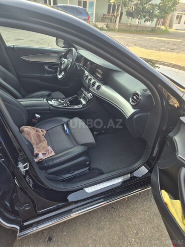 Mercedes E 220 d-5