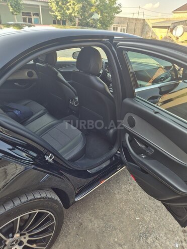 Mercedes E 220 d-6