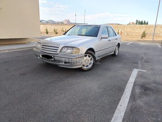 Mercedes C 200-1