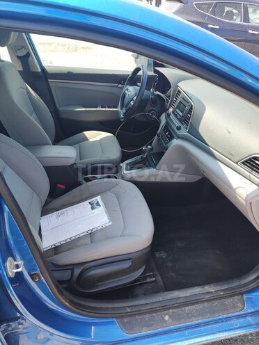 Hyundai Elantra-3
