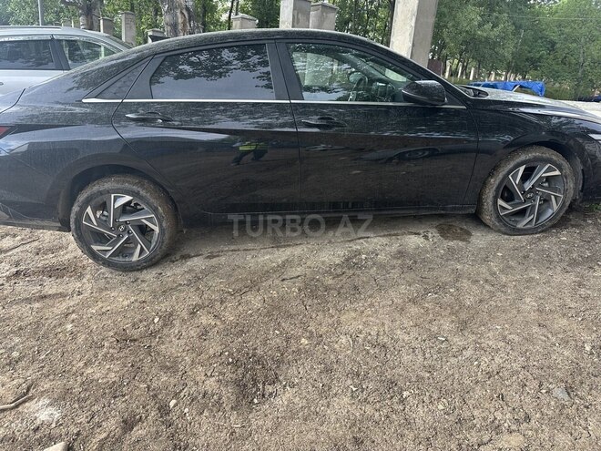 Hyundai Elantra-8