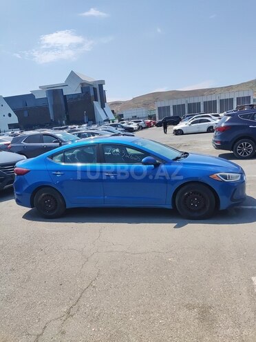 Hyundai Elantra-9