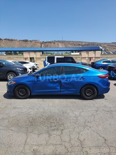 Hyundai Elantra-12