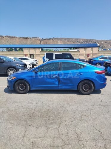 Hyundai Elantra-11