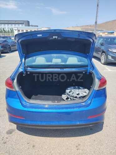 Hyundai Elantra-6