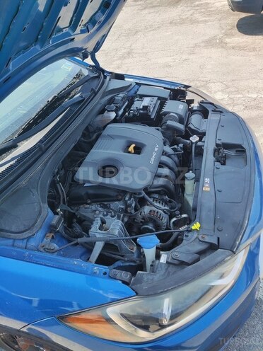 Hyundai Elantra-13