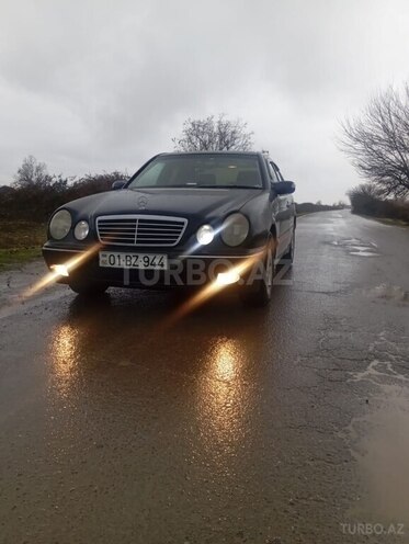 Mercedes E 270-1