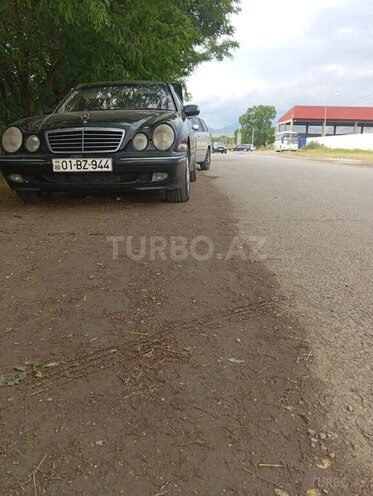 Mercedes E 270-4