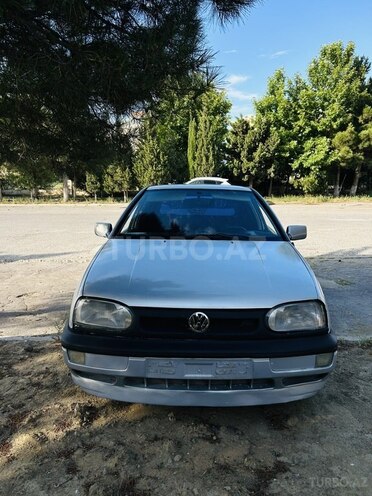 Volkswagen Golf-1