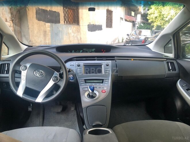 Toyota Prius-4
