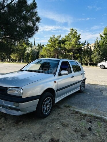 Volkswagen Golf-2