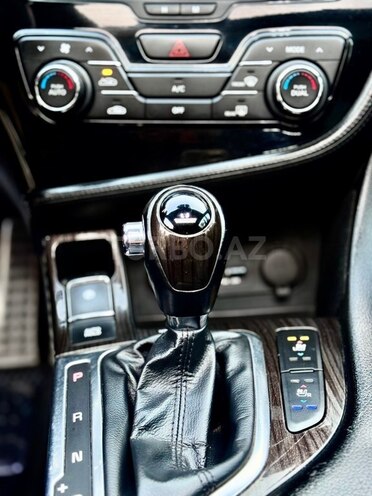 Kia K5-14