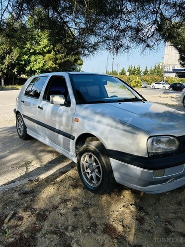 Volkswagen Golf-3