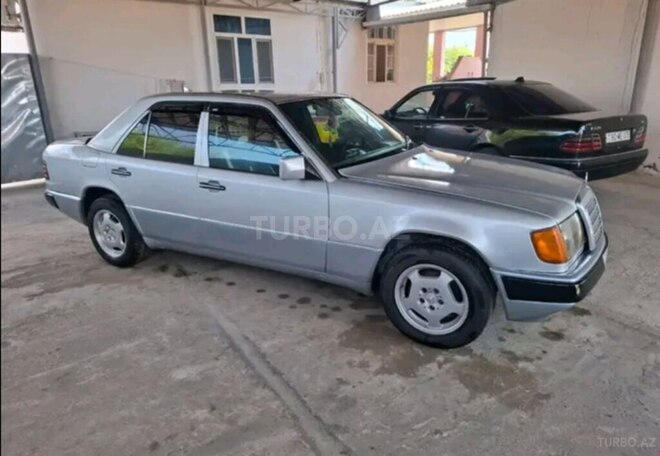 Mercedes 200 D-2