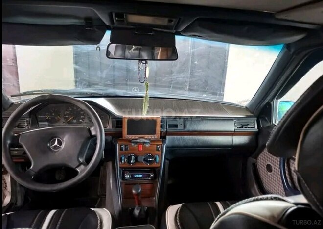 Mercedes 200 D-7
