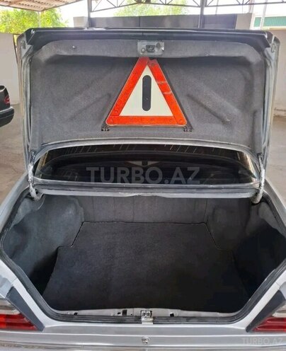 Mercedes 200 D-8