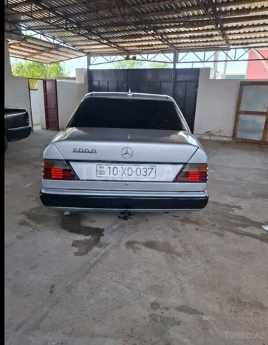 Mercedes 200 D-9