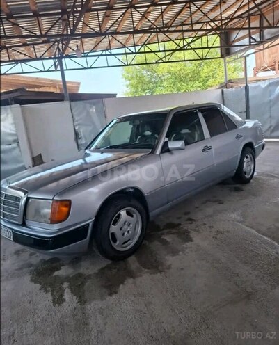 Mercedes 200 D-1