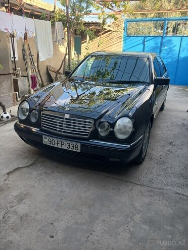 Mercedes E 280 4MATIC-1