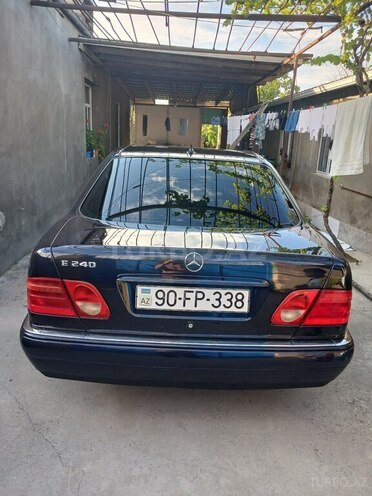 Mercedes E 280 4MATIC-3