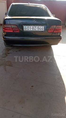 Mercedes E 270-8