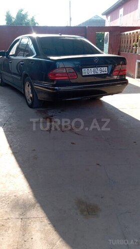 Mercedes E 270-7