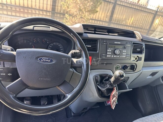 Ford Transit-6