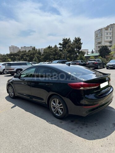 Hyundai Elantra-3