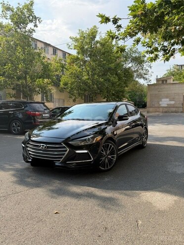 Hyundai Elantra-3