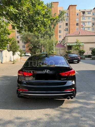 Hyundai Elantra-5