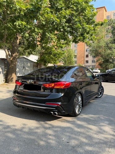 Hyundai Elantra-6