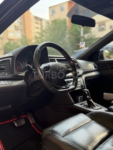 Hyundai Elantra-9