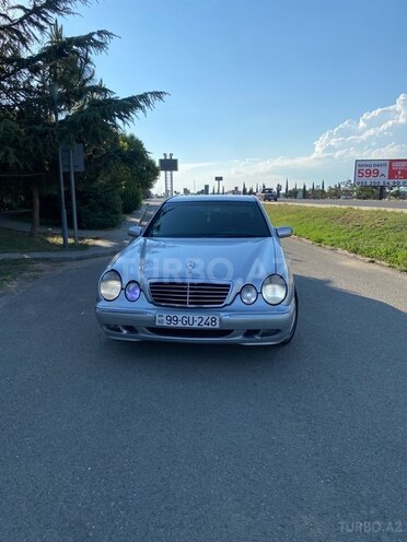 Mercedes E 220-1