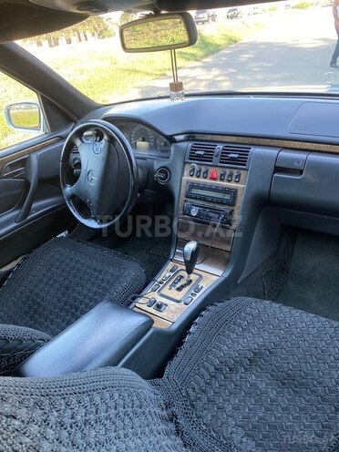 Mercedes E 220-4