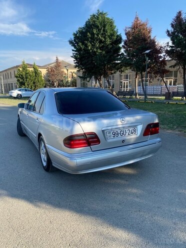 Mercedes E 220-7