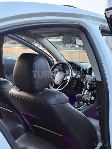 Chevrolet Cruze-16