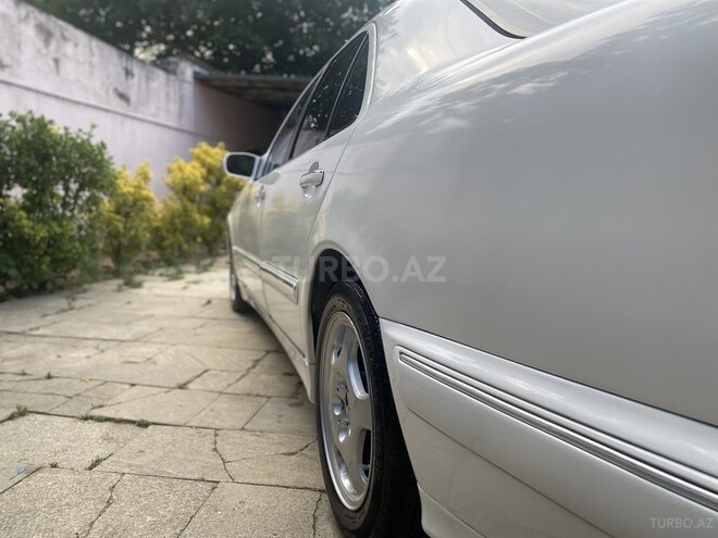 Mercedes E 240-6