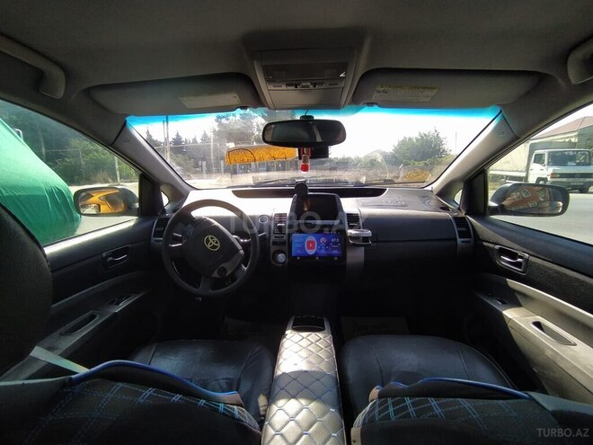 Toyota Prius-4