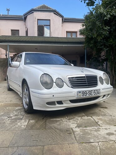 Mercedes E 240-1