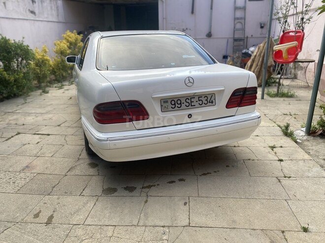 Mercedes E 240-4