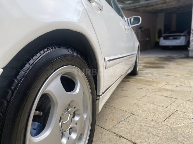 Mercedes E 240-3
